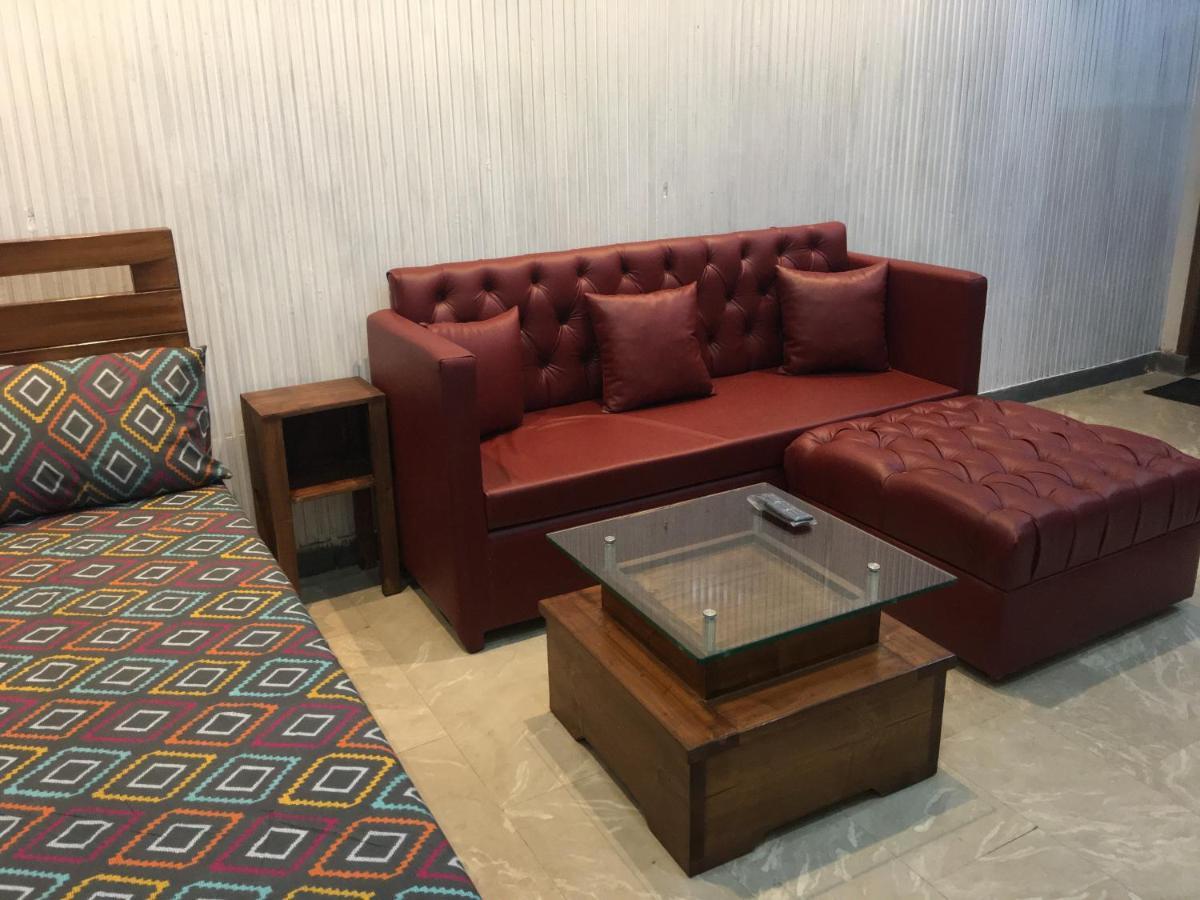 One Bed Studio Apartment Near Shaukat Khanum Lahore Esterno foto